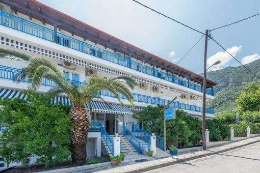 Dellis Hotel 3*