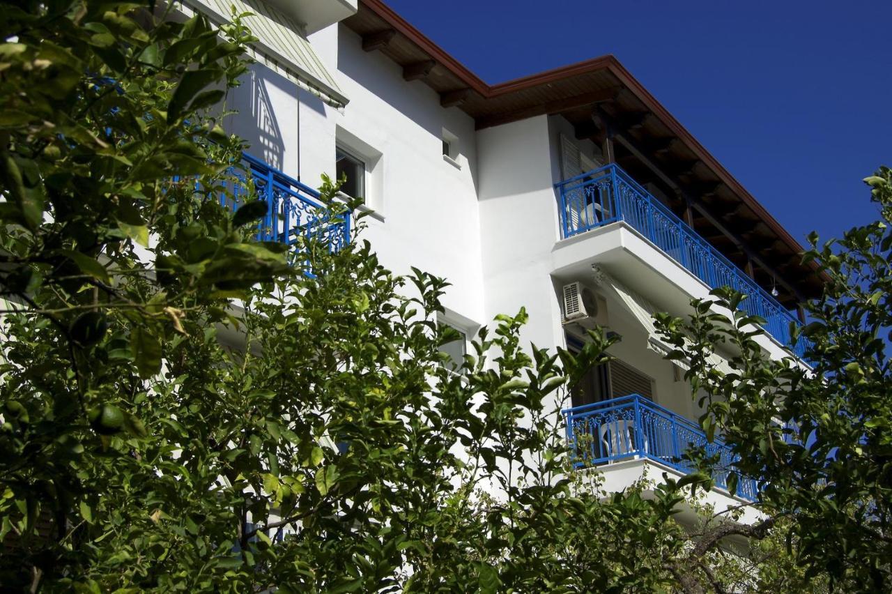 Dellis Hotel 3*